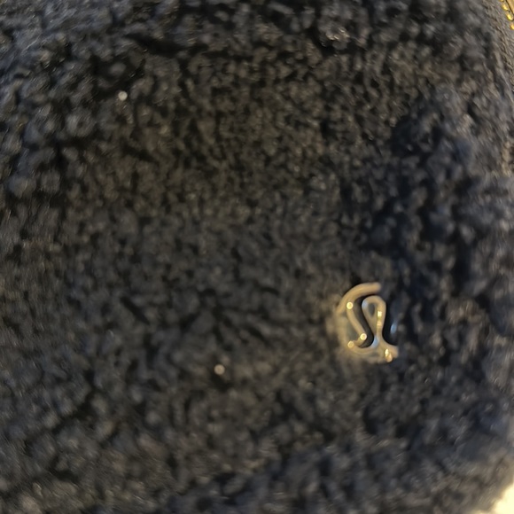 Lululemon Sherpa Belt Bag - Picture 2 of 6